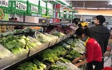 Hà Nội: Hàng hóa dồi dào, thực phẩm rau xanh giảm giá ở siêu thị